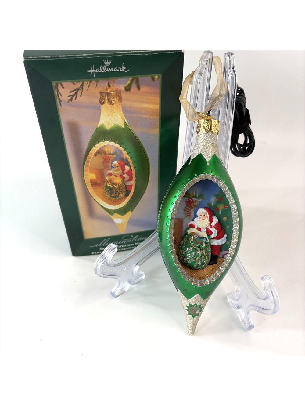 Hallmark Illuminations Santa's Christmas Magic Lighted Ornament 2005 Box Tested